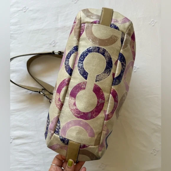 COACH Madison Signature Distressed OP Art Maggie
Shoulder Bag Hobo RARE - Picture 13 of 16